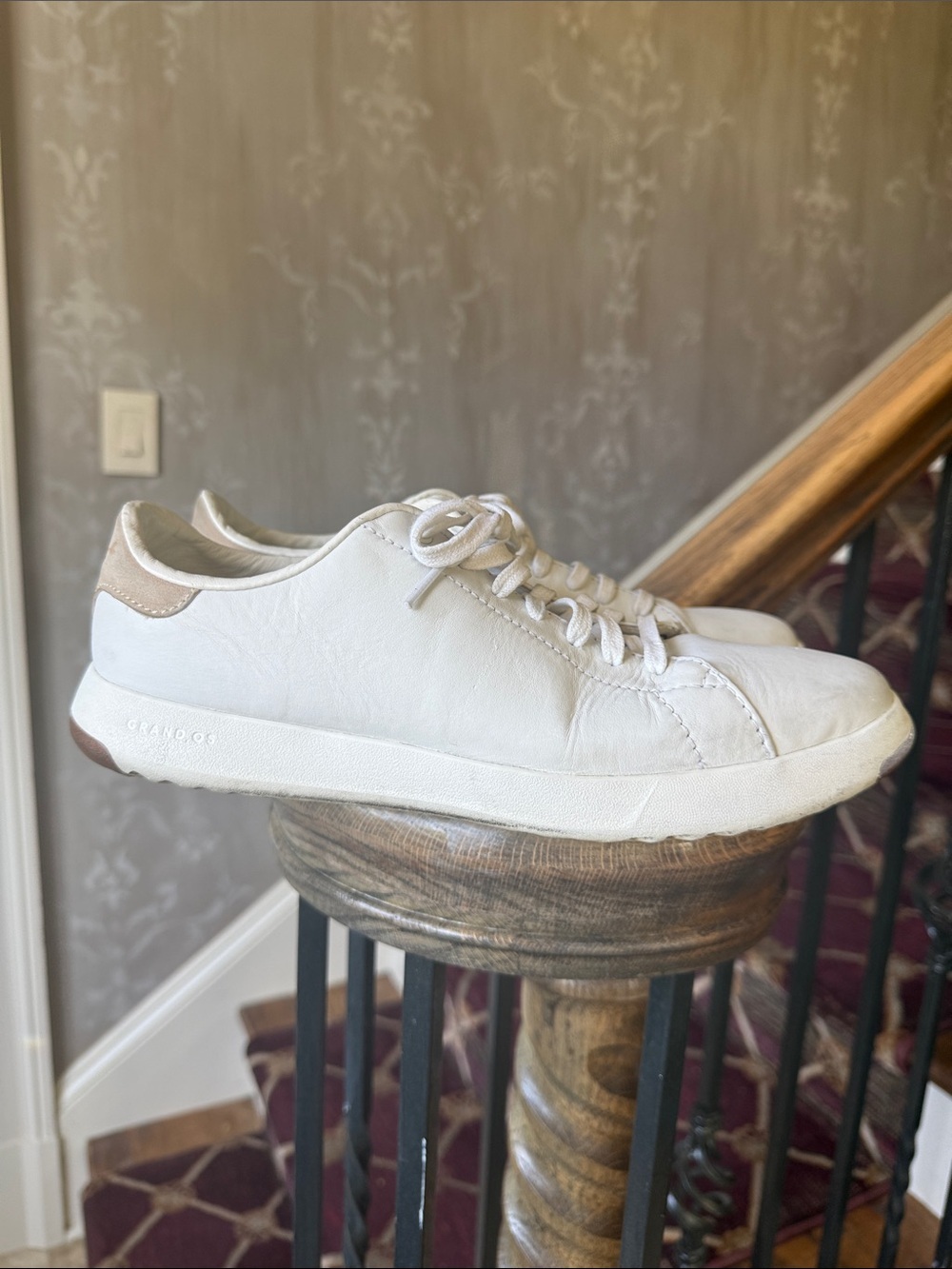COLE HAAN GRANDPRO men’s 8 1/2 tennis sneaker, good condition, white and brown
